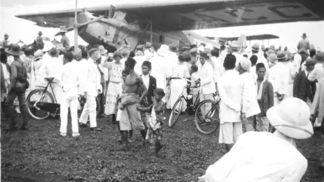 Pesawat Pertama yang Mendarat di Halim dari Belanda