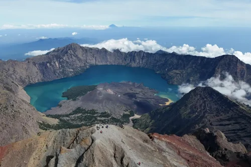 Pendaki Dilarang Keras ke Puncak Selatan Gunung Rinjani, Apa Alasannya?