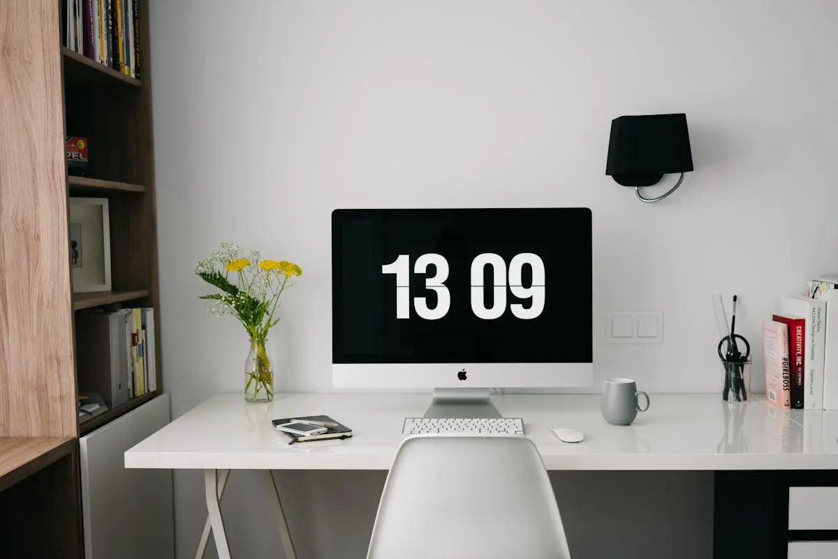 Teknik Timeboxing: Minimalist desk setup untuk produktivitas kerja