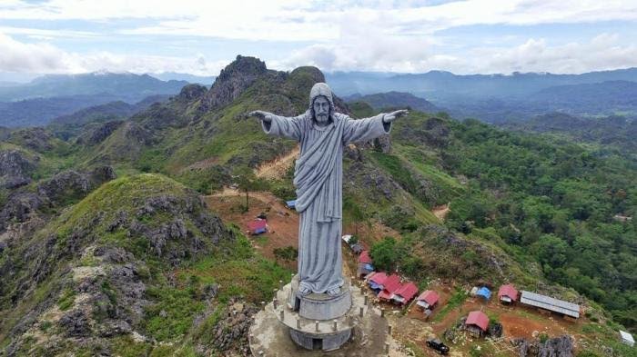 Tempat Wisata Di Tan Toraja Patung Salib