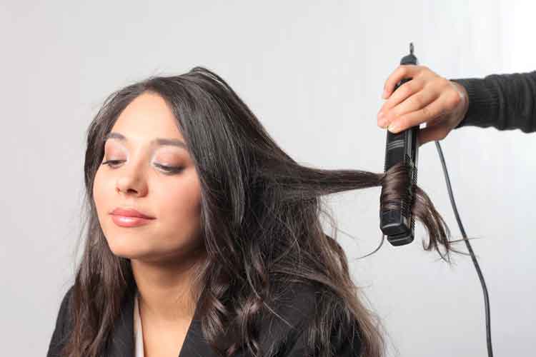  Cara  Menjaga Catok Keriting  di Rambut  Supaya Tahan  Lama  