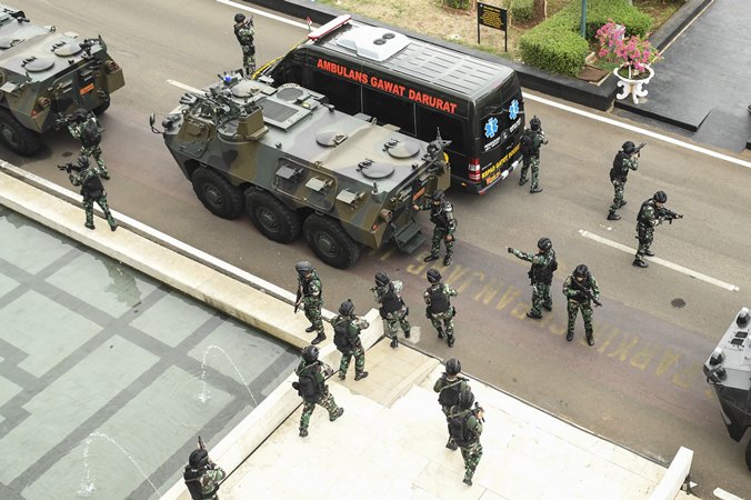 Pasukan Pengamanan Presiden melakukan simulasi pengamanan pelantikan presiden dan wakil presiden di kompleks Parlemen, Jakarta, Jumat (18/10/2019). Pelantikan Presiden dan Wakil Presiden terpilih Joko Widodo - Ma'ruf Amin akan dilaksanakan pada 20 Oktober 2019. ANTARA FOTO/Muhammad Adimaja/nz.