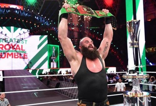 piala wwe trofi royal rumble braun strowman