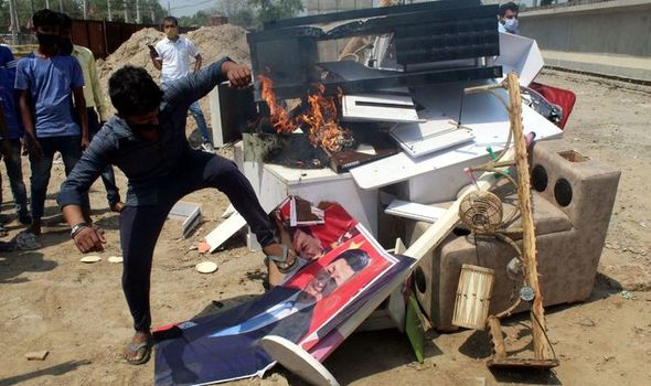 Demonstran di India yang Marah Bakar Bendera China dan Gambar Presiden Xi Jinping, Ini Penyebabnya!