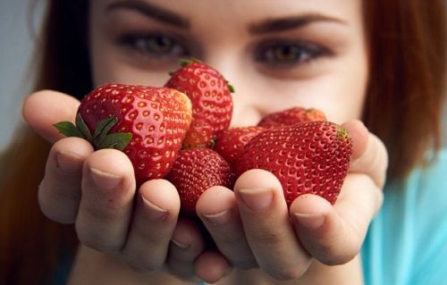 Inilah 4 Khasiat Konsumsi Buah Stroberi, Bisa Cegah Kanker! CakapCakap