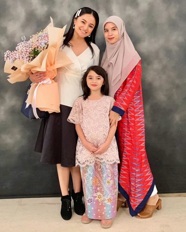 Ibu Sambung dari 4 Artis Ini Bukan Wanita Sembarangan, Ada Pejabat