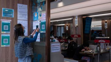 Hong Kong longgarkan pembatasan COVID-19