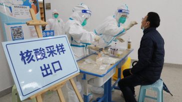 Hangzhou China Mulai Uji COVID-19 Massal, Kasus Shanghai Turun