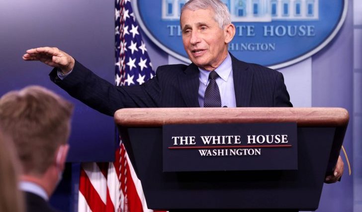 Dr Fauci: Setidaknya Dibutuhkan Satu Suntikan Booster COVID-19 Setelah Vaksinasi Lengkap