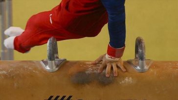 Pesenam Rusia Disanksi 1 Tahun Karena Pakai Simbol Pro-Perang