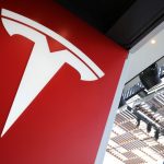 Tesla Digugat Mantan Karyawan Karena 'PHK Massal'