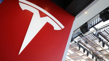 Tesla Digugat Mantan Karyawan Karena 'PHK Massal'