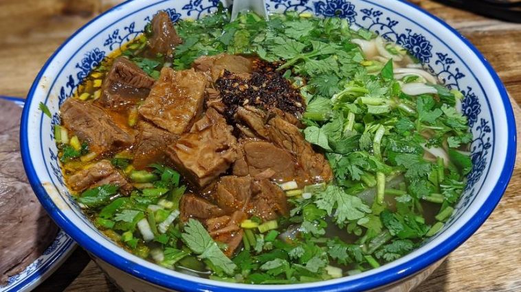 Menelusuri Asal-Usul Mie Lanzhou Buatan Muslim Hui
