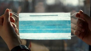 Kasus COVID-19 Naik, Jokowi Minta Masyarakat Memakai Masker di Dalam dan Luar Ruangan