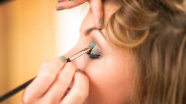 Supaya Nggak Dempul, 5 Cara Makeup Ini Perlu Kamu Perhatikan
