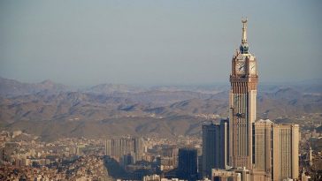 Sopir di Arab Saudi yang Bantu Jurnalis Yahudi Masuk Makkah Ditangkap