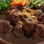 Resep Semur Bola Daging ala Chef Devina Hermawan, Gampang Buatnya!