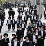 Yahudi Ultra-Ortodoks di Israel Hindari Penggunaan Perangkat Teknologi dalam Kehidupan Sehari-sehari