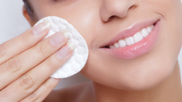 Lima Kesalahan Saat Pakai Toner yang Bikin Wajah Gagal Glowing