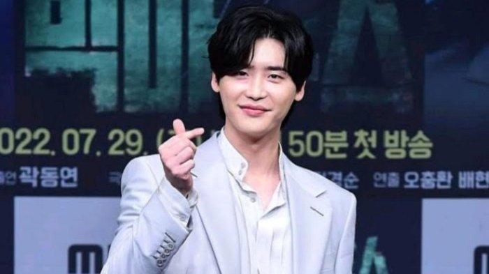 Deretan Fakta Menarik Tentang Lee Jong Suk Pemeran ‘Big Mouth’