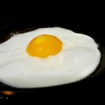 Trik Masak Telur Ceplok Bulat Sempurna Viral di TikTok, Ini Rahasianya!