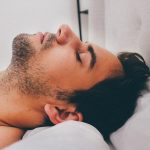 Empat Penyebab Orang Sering Mengigau Saat Tidur