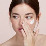 Lima Kebiasaan Sebelum Tidur yang Bikin Kulit Glowing di Pagi Hari