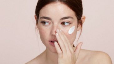 Lima Kebiasaan Sebelum Tidur yang Bikin Kulit Glowing di Pagi Hari