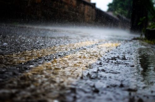 Studi: Air Hujan Saat Ini Sudah tak Aman Lagi Diminum