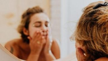 Lima Cara Membersihkan Wajah yang Benar, Bersih Maksimal!