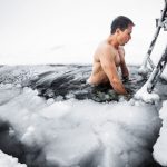 Mandi Pakai Es, Apa Manfaatnya Bagi Tubuh?