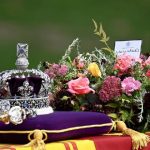 Ini yang Ditulis Raja Charles di Karangan Bunga Terakhir untuk Ibunya