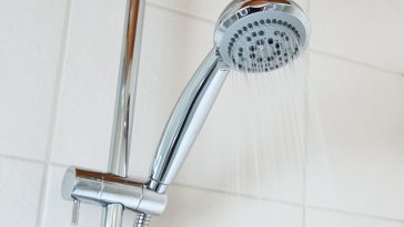 Mandi Pakai Shower atau Bathub, Mana yang Lebih Hemat Energi?