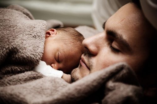 Penelitian: Otak Pria Menyusut Ketika Pertama Kali Jadi Ayah