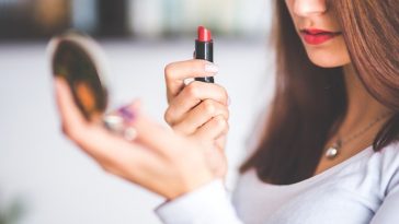 5 Kesalahan Saat Memakai Makeup yang Tanpa Sadar Sering Dilakukan
