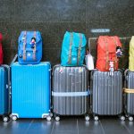 Tips Berkemas dari Petugas Bagasi: Hati-Hati Pilih Warna Sarung Koper