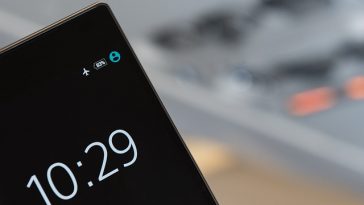 Pakar Penerbangan: Tetap Aktifkan Airplane Mode di Ponsel Saat Terbang