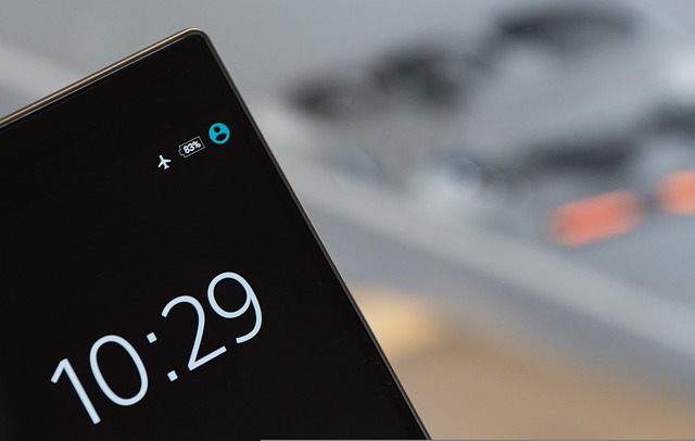 Pakar Penerbangan: Tetap Aktifkan Airplane Mode di Ponsel Saat Terbang