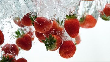 Perlukah Mencuci Buah dan Sayur Sebelum Dimakan?