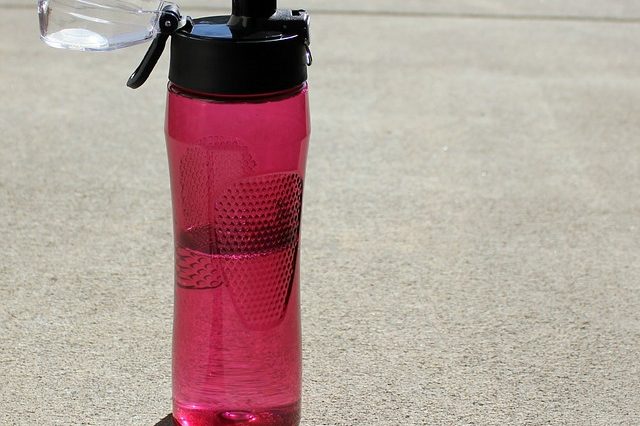 Botol Minum Kamu Jarang Dicuci? Awas, Jadi Sarang Bakteri Berbahaya