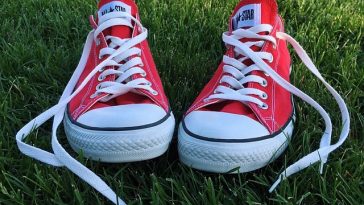 Sepatu Terendam Banjir? Ini 5 Tips Mencucinya Agar Tidak Mudah Rusak