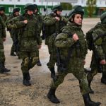 Viral, Tentara Rusia Santai Tangkap Bom dari Drone Ukraina dengan Tangan Kosong