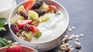 4 Cara Makan Yoghurt yang Bantu Turunkan Berat Badan