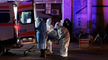 Rumah Sakit di Beijing Kewalahan Hadapi Gelombang Infeksi COVID-19