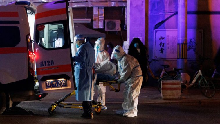 Rumah Sakit di Beijing Kewalahan Hadapi Gelombang Infeksi COVID-19