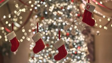 Inilah Asal-usul Kebiasaan Menggantung Kaus Kaki Saat Perayaan Natal