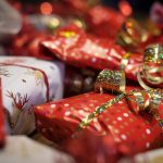 Empat Cara Memanfaatkan Kertas Kado Bekas Hadiah Natal