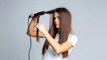 Bahaya Catok Rambut, Ini Tips Luruskan Rambut Tanpa Takut Rusak