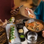 Lima Alasan Makanan di Restoran Terasa Lebih Enak