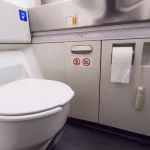 Benarkah Toilet Pesawat Buang Kotoran ke Langit? Pilot Beberkan Faktanya